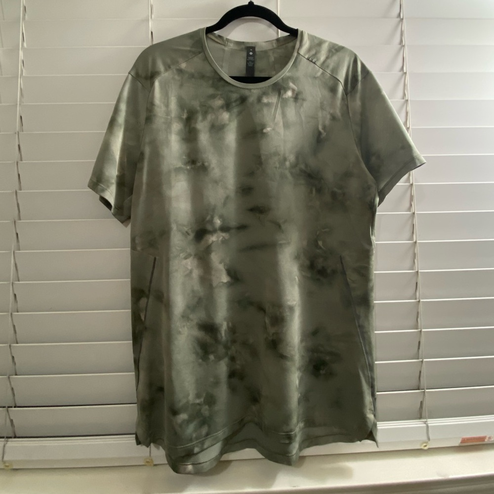 LULULEMON! FAST AND FREE SHORT SLEEVE!